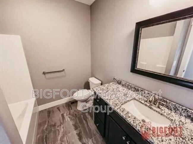 Building Photo - 3997 Lucas Ct