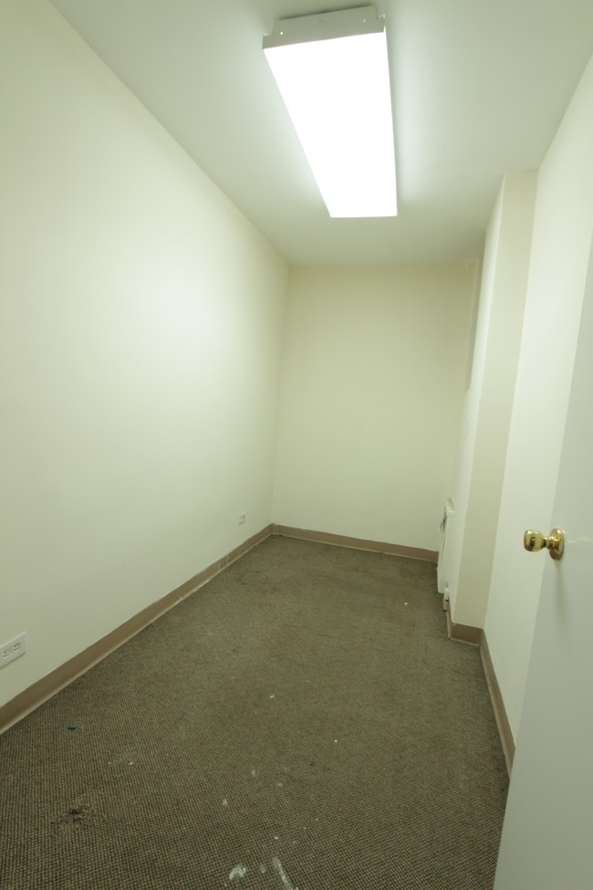 Building Photo - 1811 Quentin Rd