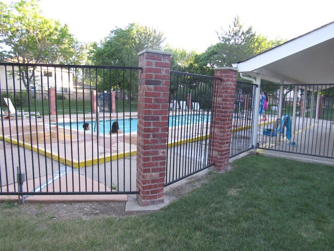 Foto del edificio - 9255 E Lehigh Ave