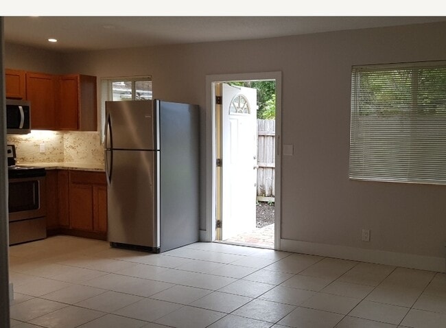 Building Photo - 818 Tequesta St