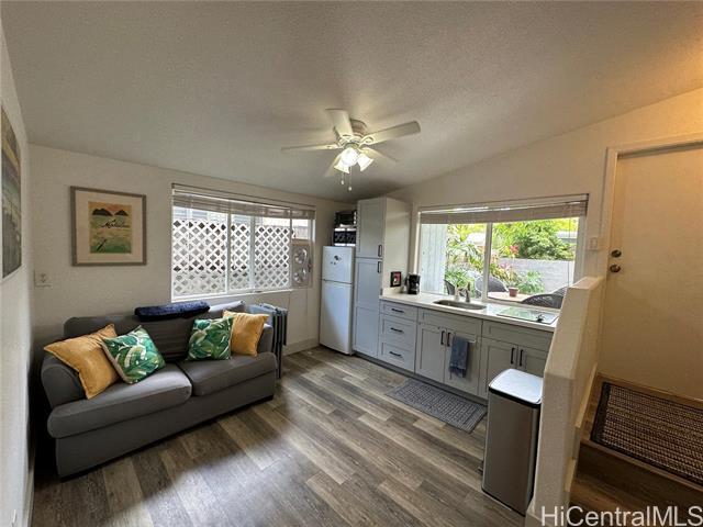 Building Photo - 621 Auwai St