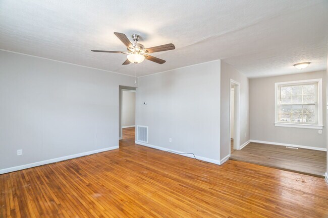 Foto del edificio - 2518 Larkwood Ln