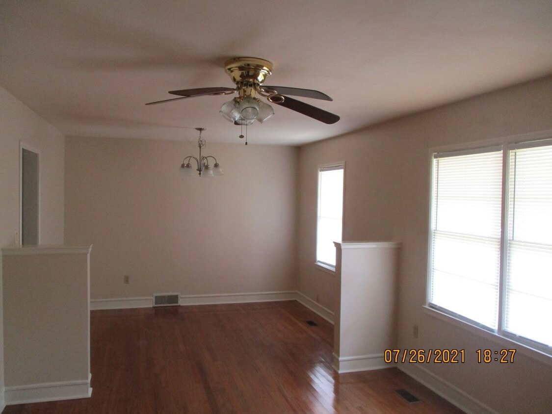Building Photo - Whispering Pines, 1207