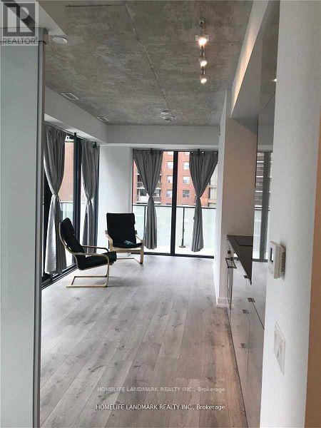 Building Photo - 161 Roehampton Ave