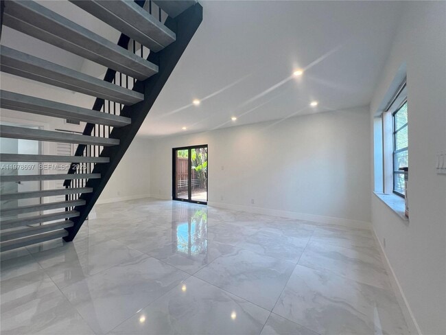 Foto del edificio - 6435 SW 116th Pl