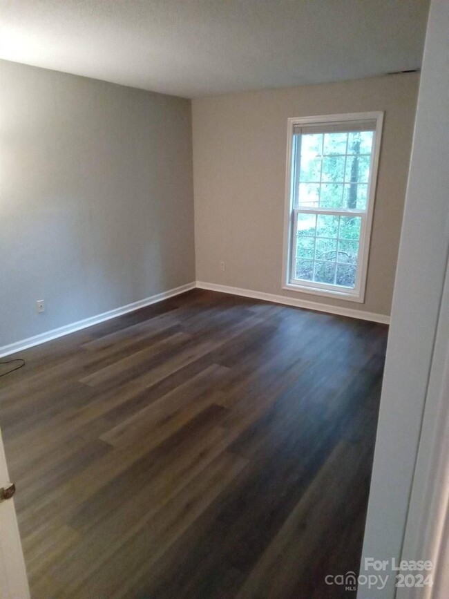 Building Photo - 6501 Farmstead Dr