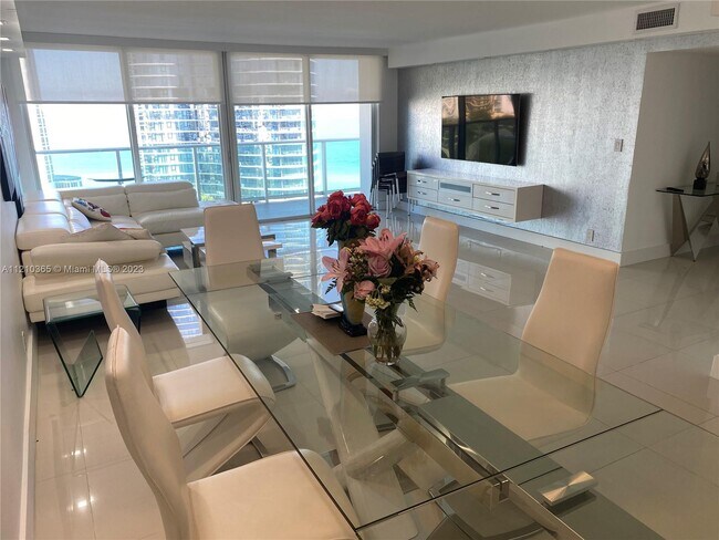 Foto del edificio - 100 Bayview Dr