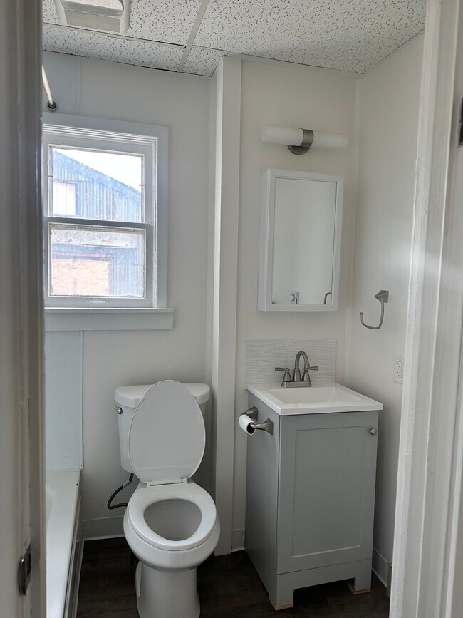 Baño - 129 Washington St