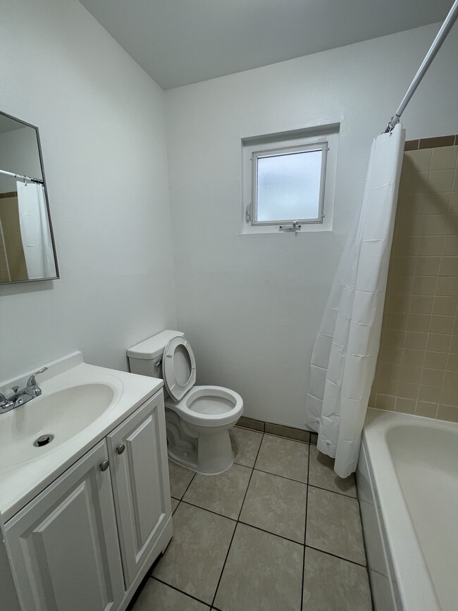 Building Photo - 711 Avenida Cesar Chavez SE
