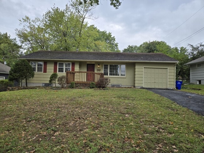 Building Photo - 7922 W 92nd St