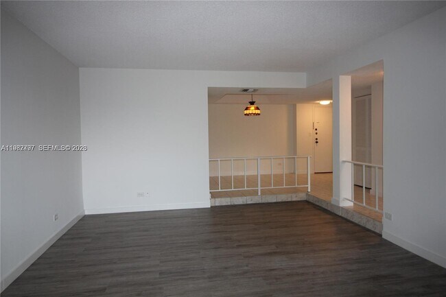 Building Photo - 3680 Inverrary Dr