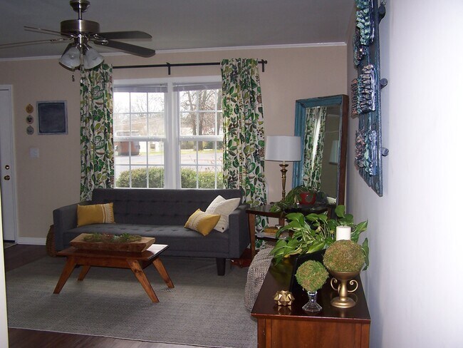 Foto del edificio - 230 Donnan Rd