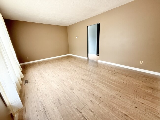 Building Photo - 86 Blythewood Crescent