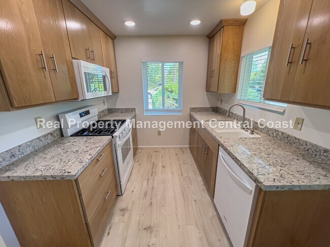Building Photo - AVAILABLE NOW - Updated Home in San Luis O...