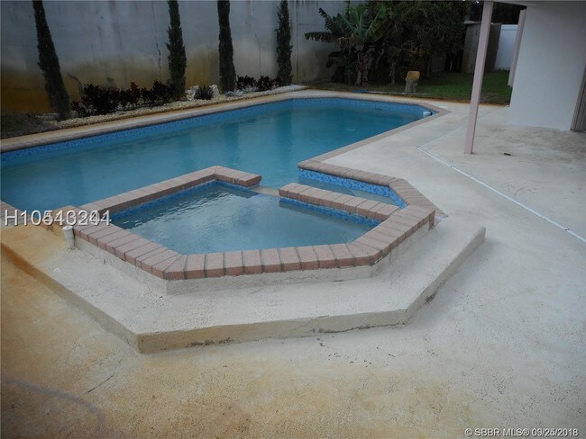 Foto del edificio - 30 Forest Hills Ln