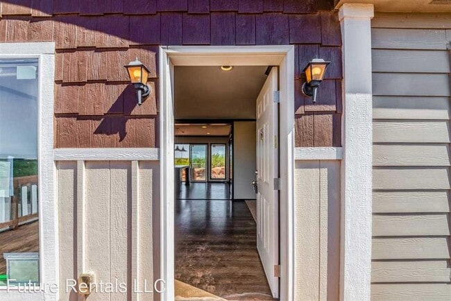 Building Photo - 3 br, 2.5 bath House - 28 Mira Vista Lp