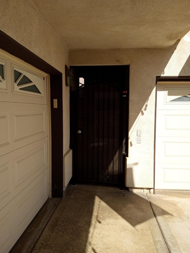 Building Photo - 855 S Cleveland St