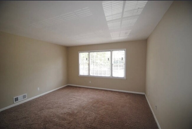 Building Photo - 411 Windsor Dr