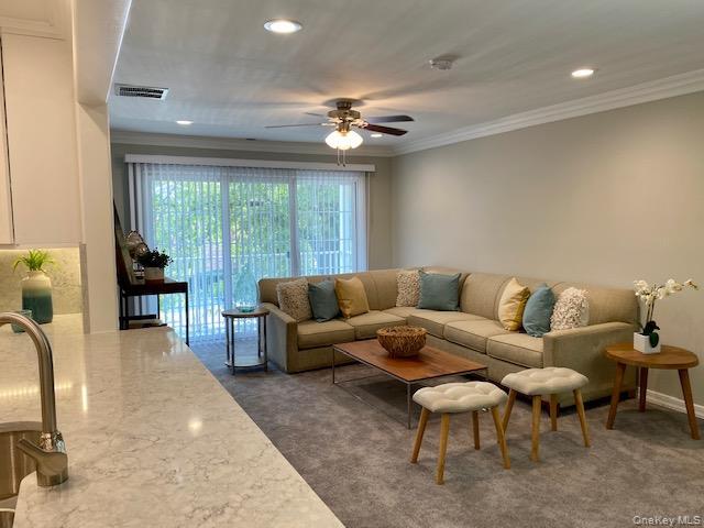 Foto del edificio - 55 Westwood Dr