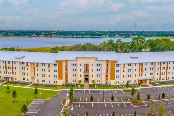 Building Photo - Saunders Lakefront Living
