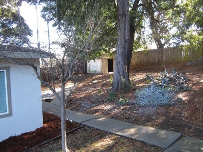 Building Photo - 2 Bed/2 Bath Duplex in Vallejo