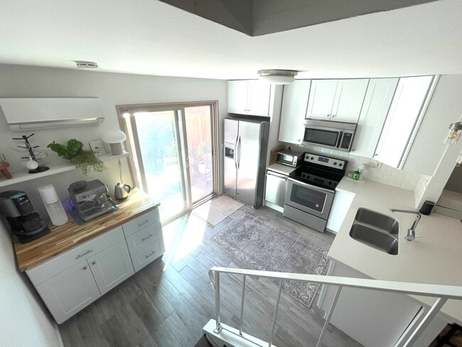 Foto del edificio - 6656 Bell Bluff Ave