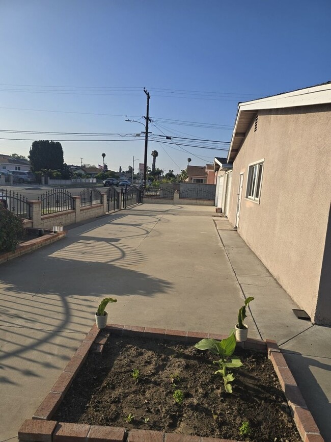 Building Photo - 10271 Hazard Ave