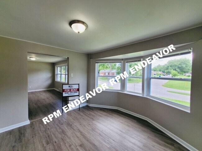 Building Photo - Location! 2/1 Available Now!