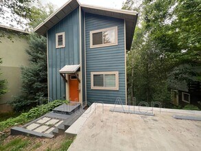Building Photo - 103 Deaver St