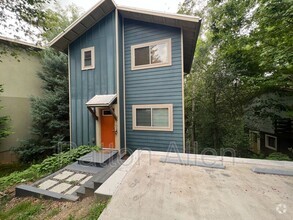 Building Photo - 103 Deaver St