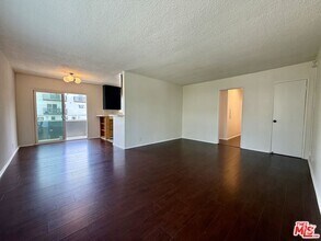 Building Photo - 6350 Willoughby Ave