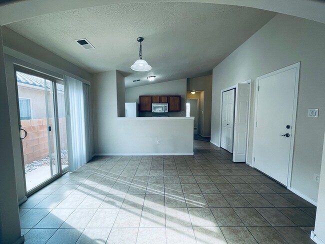 Foto del edificio - 3 bed 2 bath 1400 sq ft home