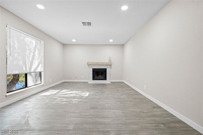 Building Photo - 5191 Caliente St