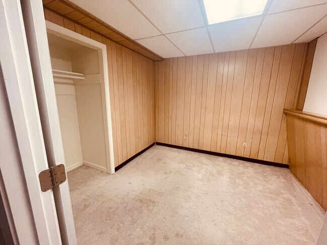 Dormitorio - 7043 Brocton Ct