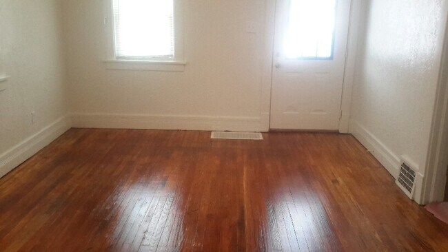 Foto del edificio - 2 Bedroom Single Family Home Across from D...