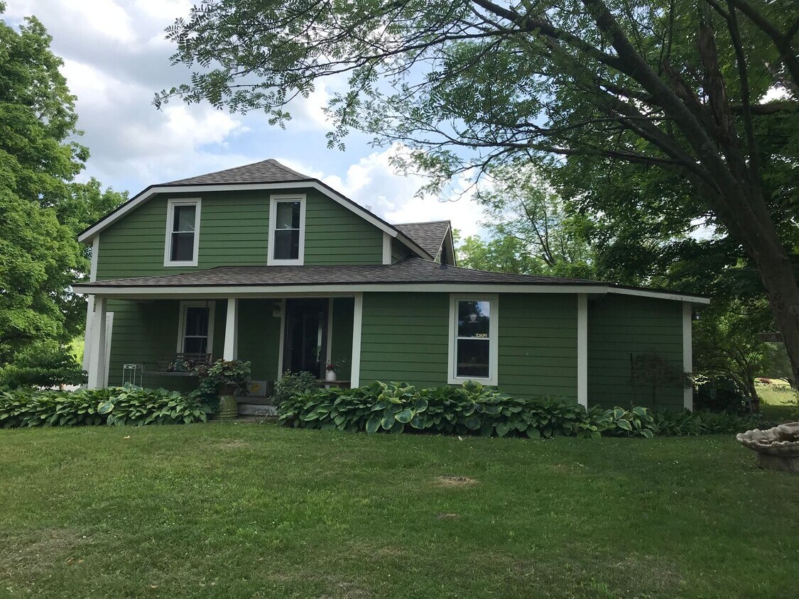 Primary Photo - Large Four Bedroom Farmhouse in Chelsea! |...