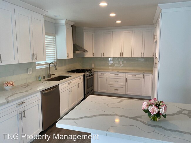 Building Photo - 3 br, 2 bath House - 5513 W. Como Street