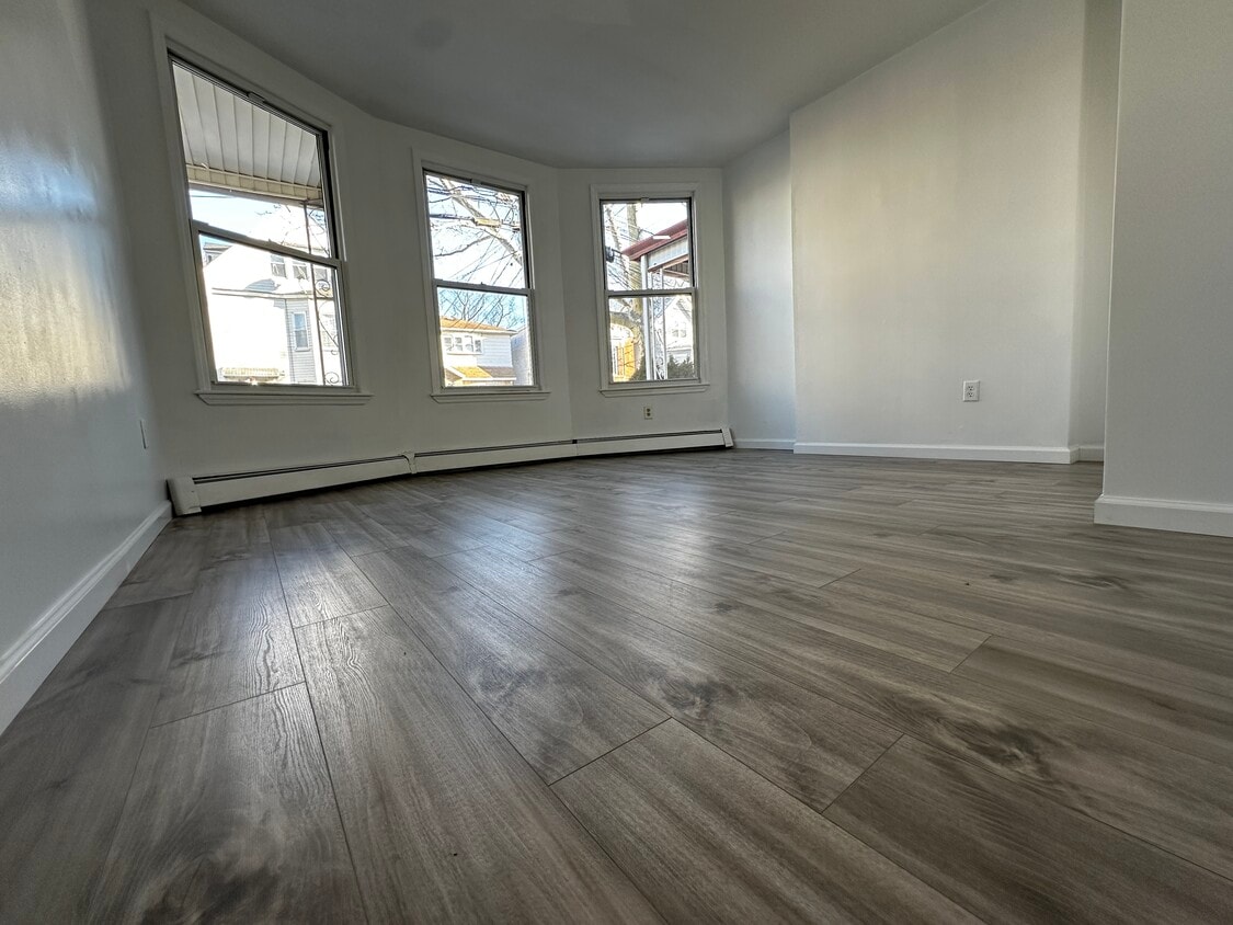 Room 1 - 23 Devon St (Kearny, NJ)