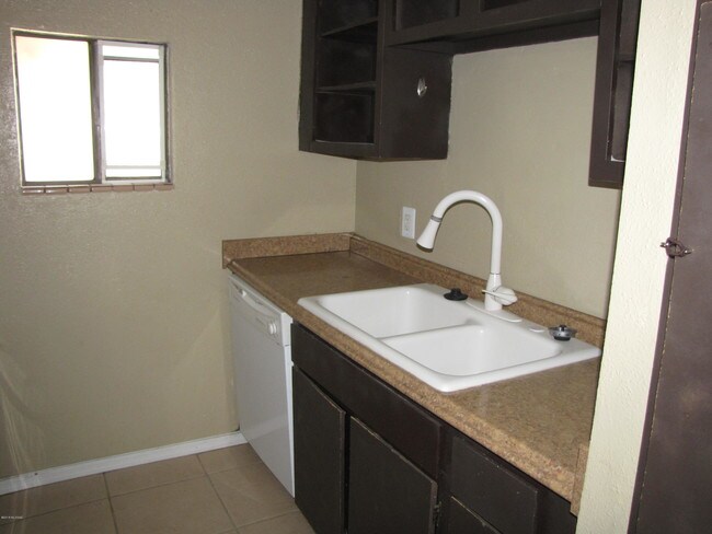 Foto del edificio - 1620 N Wilmot Rd