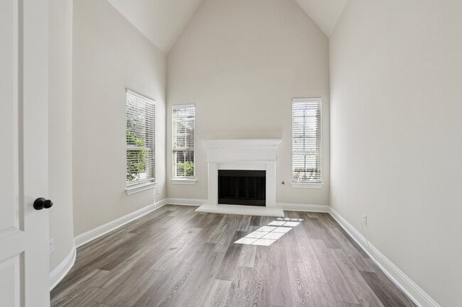 Building Photo - 216 Florence Dr