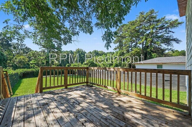 Foto del edificio - 2822 Waters Rd SW