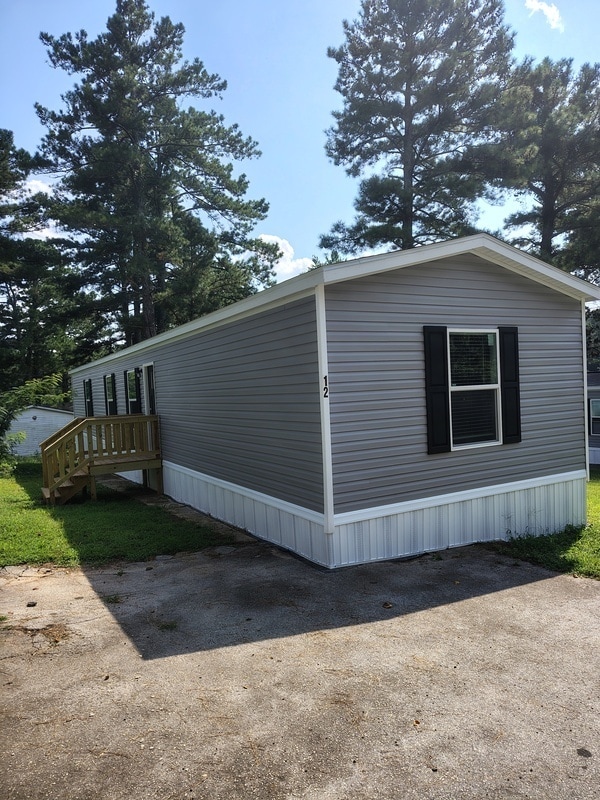 Building Photo - 12 Poole Cir