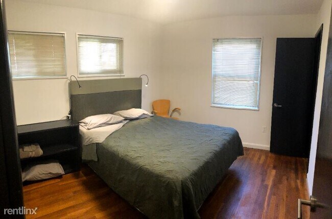 Building Photo - 3 br, 1 bath House - S. Culpeper St.