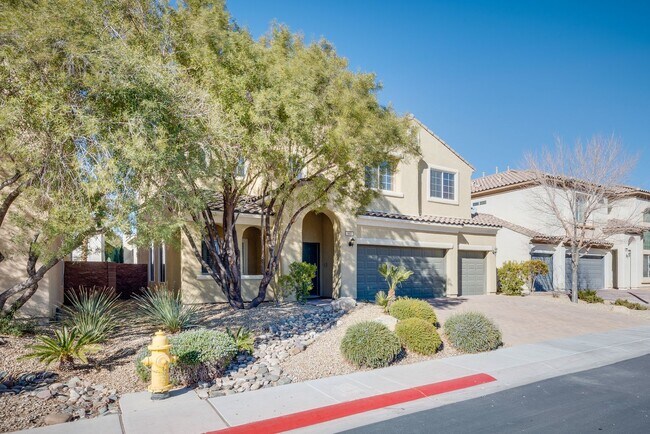 Building Photo - Gated single family home with 4 bed 3 bath...