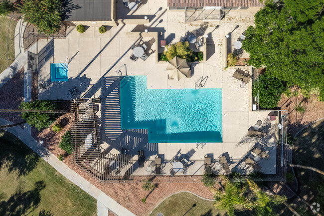 Building Photo - Camelback Terraces