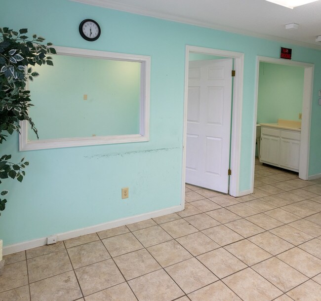 Building Photo - 5733 Nanjack Cir