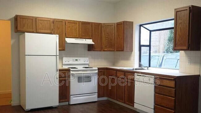 Foto del edificio - 2208 Broadway St