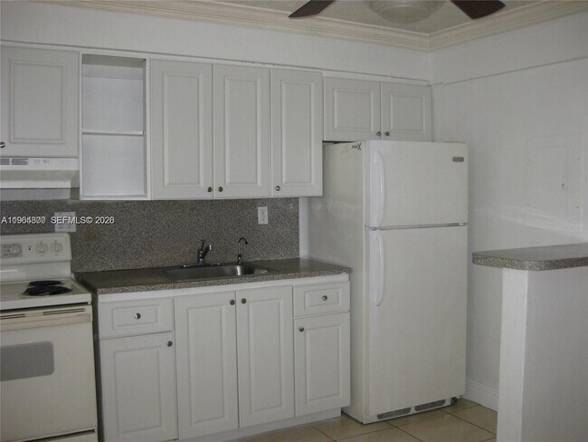 Building Photo - 11 SW 32nd Ave