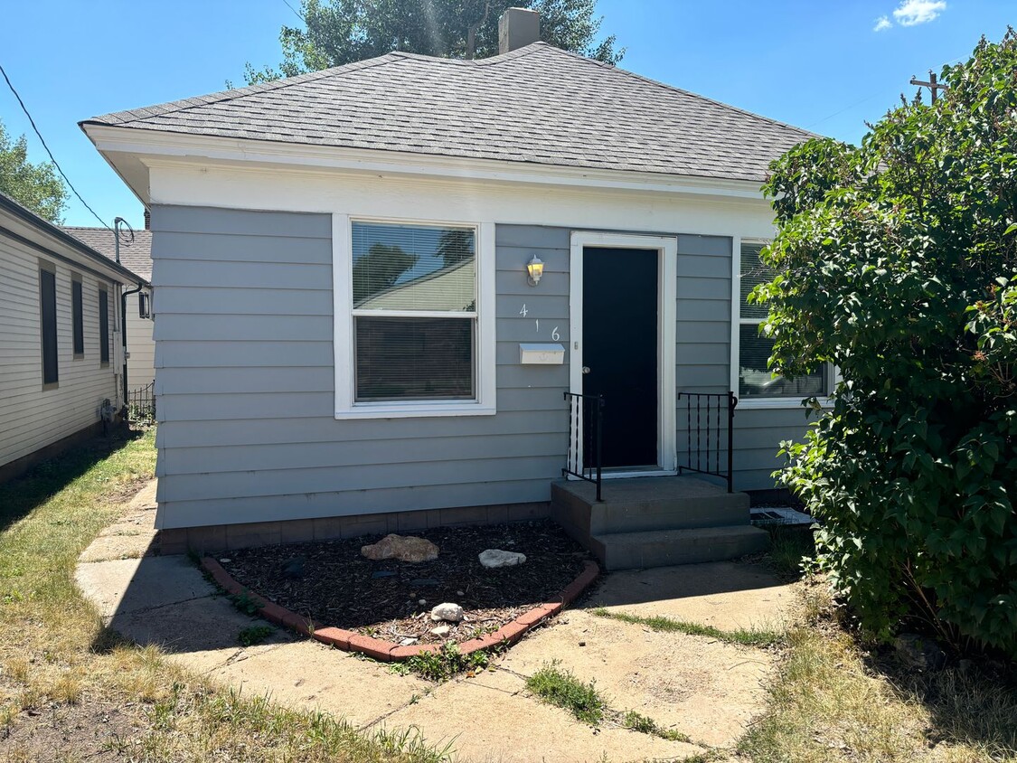 Primary Photo - 416 E Custer St