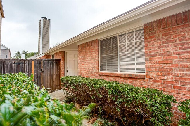 Building Photo - 923 Golden Grove Dr